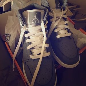 Woman’s air Jordan’s size 7